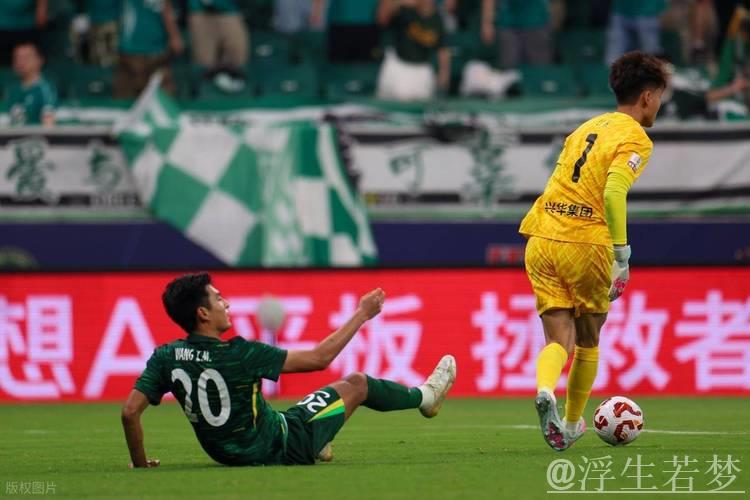 阿齐兹闪耀全场 青岛西海岸力克梅州客家